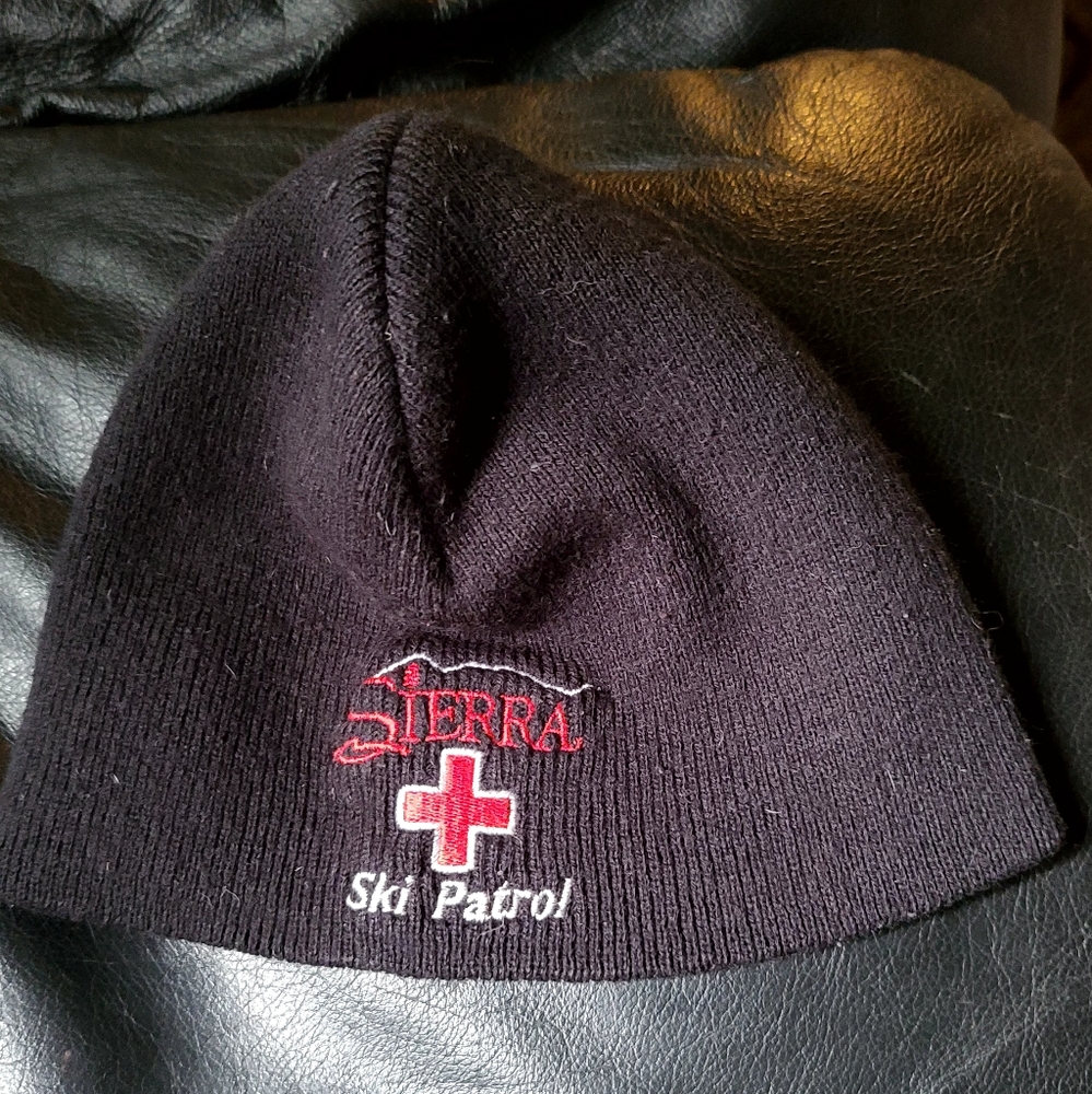 Sierra at Tahoe ski Patrol black benie sz small - Picture 2 of 3